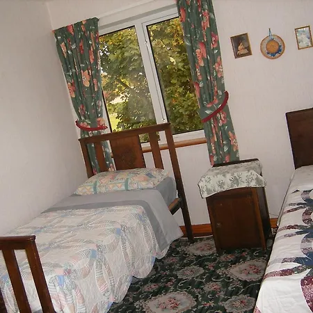 Mcdonaghs Guest house *